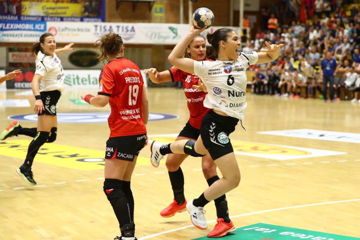 FOTO Vâlcea preia șefia Ligii » Campioanele au trecut pe primul loc după ce au învins la 10 goluri diferență pe Măgura Cisnădie