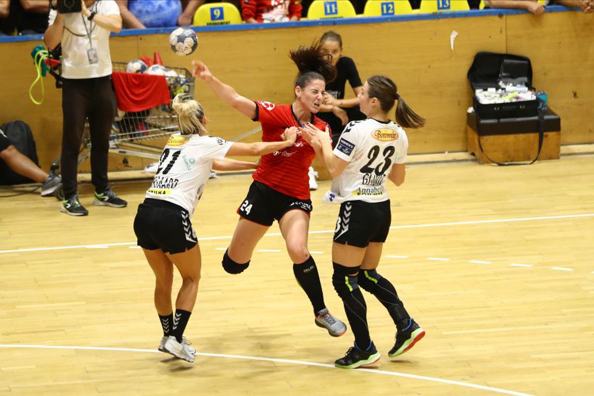 FOTO Vâlcea preia șefia Ligii » Campioanele au trecut pe primul loc după ce au învins la 10 goluri diferență pe Măgura Cisnădie