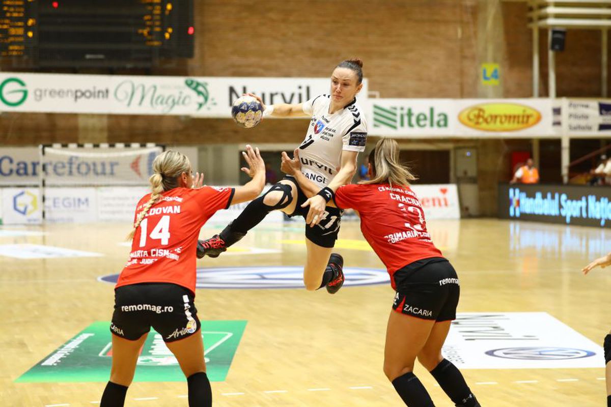 FOTO Vâlcea preia șefia Ligii » Campioanele au trecut pe primul loc după ce au învins la 10 goluri diferență pe Măgura Cisnădie