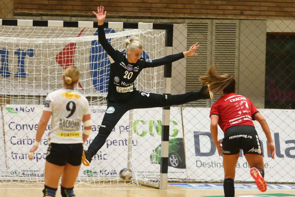 FOTO Vâlcea preia șefia Ligii » Campioanele au trecut pe primul loc după ce au învins la 10 goluri diferență pe Măgura Cisnădie