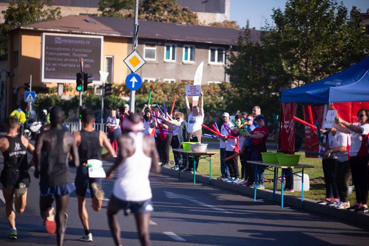 MARATONUL BUCUREȘTI // FOTO Sărbătoare pe străzile Capitalei: iată câștigătorii Maratonului de la București