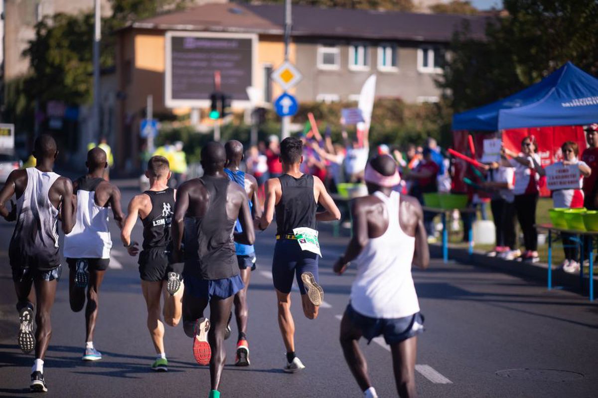 MARATONUL BUCUREȘTI // FOTO Sărbătoare pe străzile Capitalei: iată câștigătorii Maratonului de la București