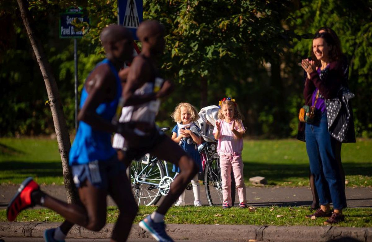 MARATONUL BUCUREȘTI // FOTO Sărbătoare pe străzile Capitalei: iată câștigătorii Maratonului de la București