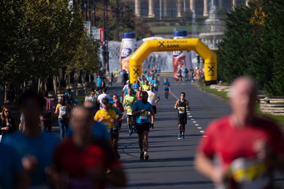 MARATONUL BUCUREȘTI // FOTO Sărbătoare pe străzile Capitalei: iată câștigătorii Maratonului de la București