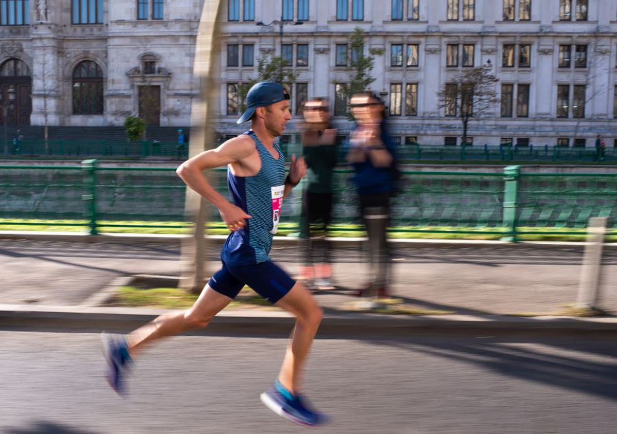 MARATONUL BUCUREȘTI // FOTO Sărbătoare pe străzile Capitalei: iată câștigătorii Maratonului de la București