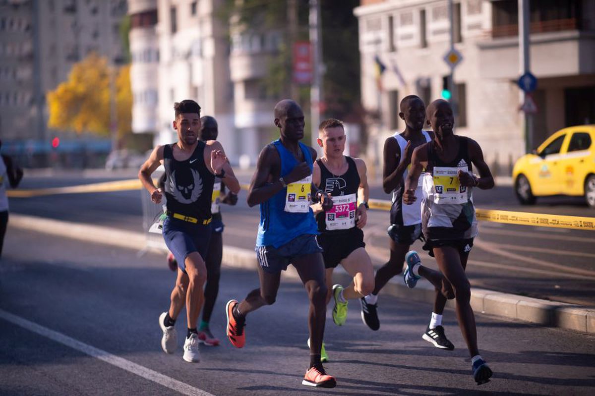 MARATONUL BUCUREȘTI // FOTO Sărbătoare pe străzile Capitalei: iată câștigătorii Maratonului de la București