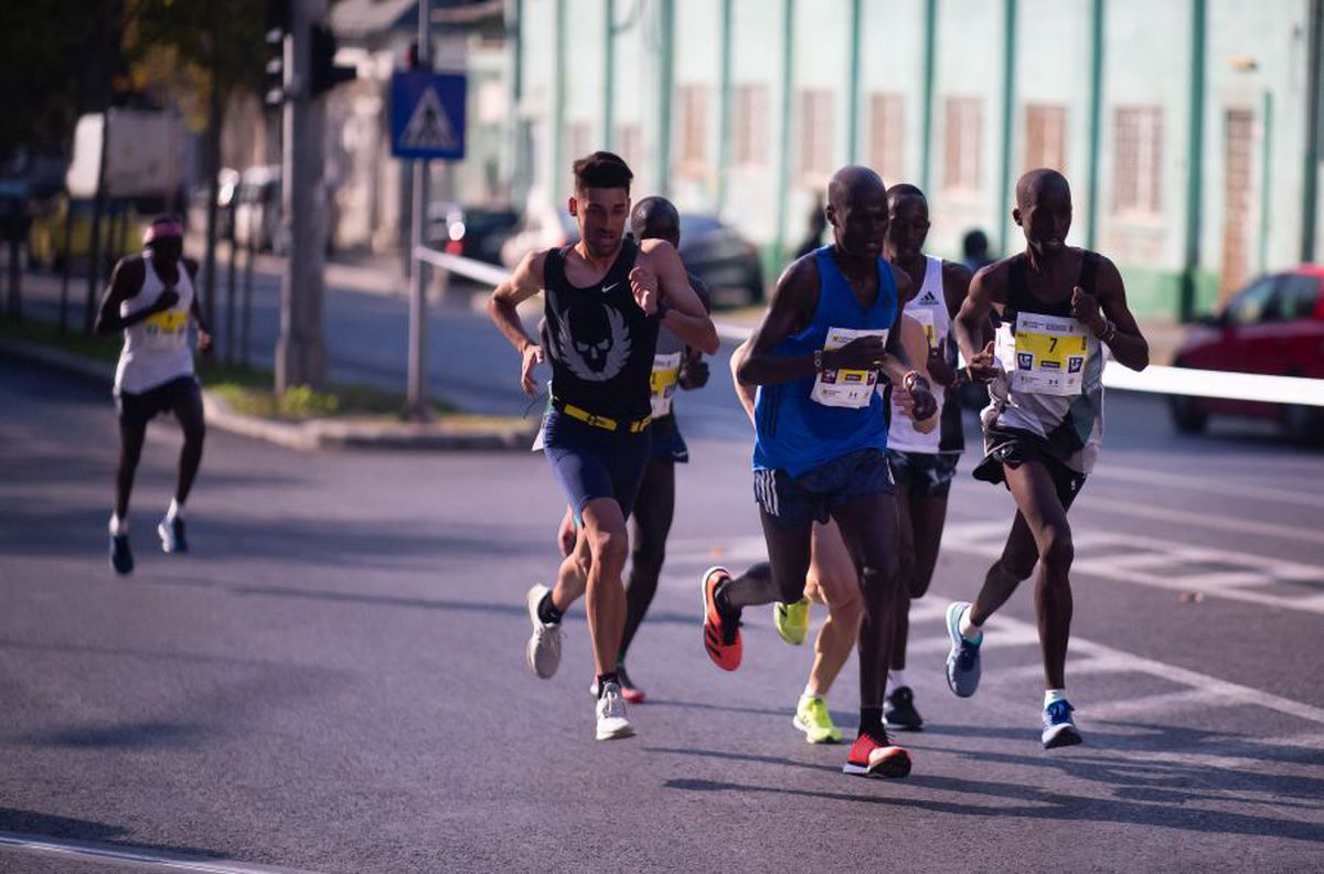 MARATONUL BUCUREȘTI // FOTO Sărbătoare pe străzile Capitalei: iată câștigătorii Maratonului de la București