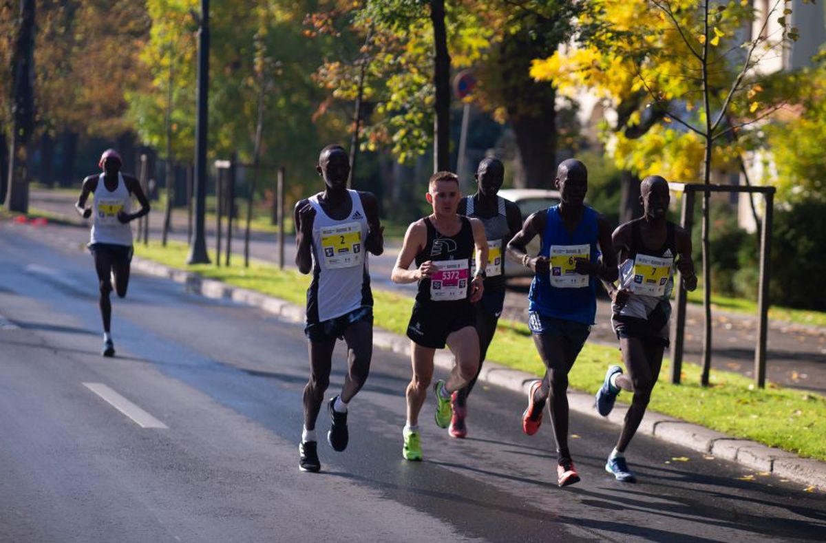 MARATONUL BUCUREȘTI // FOTO Sărbătoare pe străzile Capitalei: iată câștigătorii Maratonului de la București