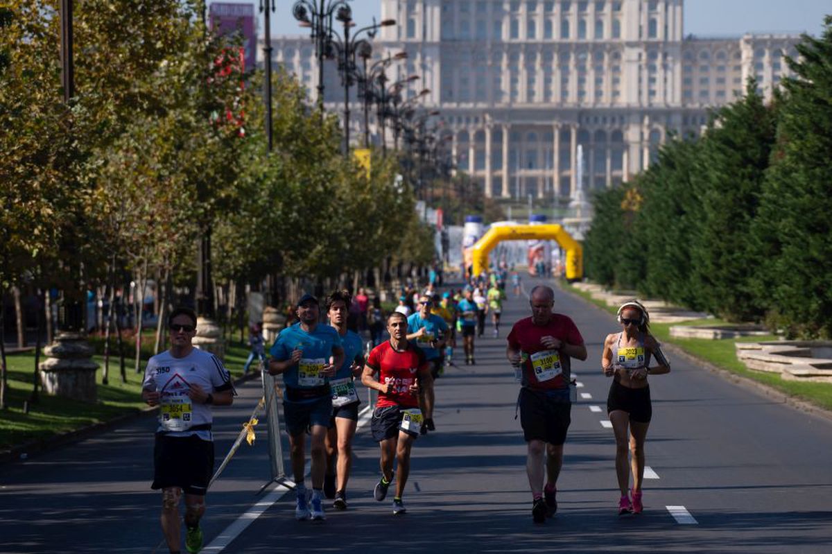 MARATONUL BUCUREȘTI // FOTO Sărbătoare pe străzile Capitalei: iată câștigătorii Maratonului de la București