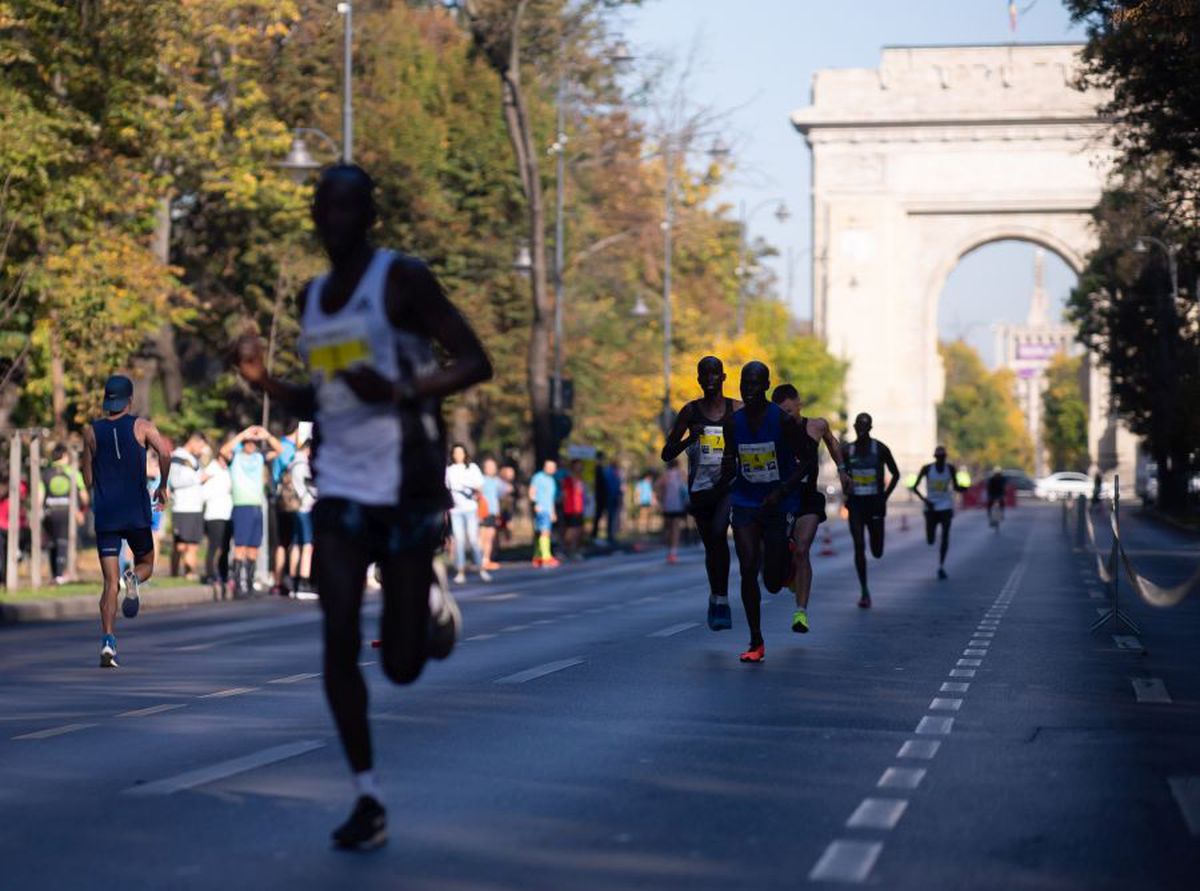 MARATONUL BUCUREȘTI // FOTO Sărbătoare pe străzile Capitalei: iată câștigătorii Maratonului de la București