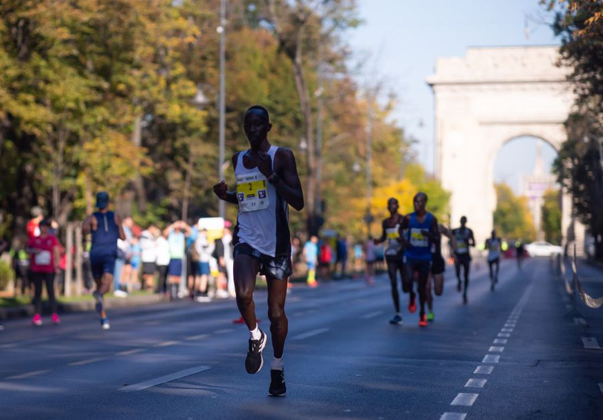 MARATONUL BUCUREȘTI // FOTO Sărbătoare pe străzile Capitalei: iată câștigătorii Maratonului de la București