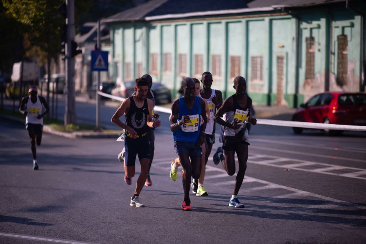 MARATONUL BUCUREȘTI // FOTO Sărbătoare pe străzile Capitalei: iată câștigătorii Maratonului de la București