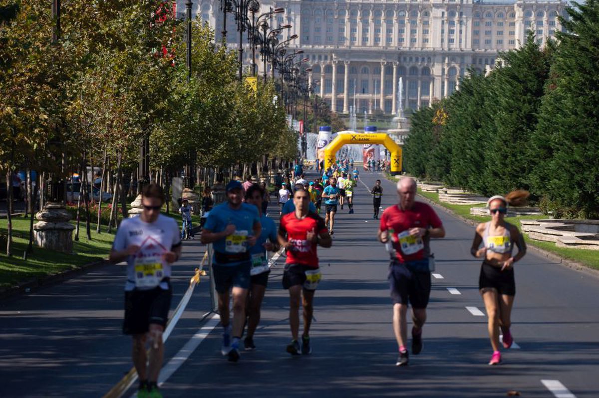 MARATONUL BUCUREȘTI // FOTO Sărbătoare pe străzile Capitalei: iată câștigătorii Maratonului de la București