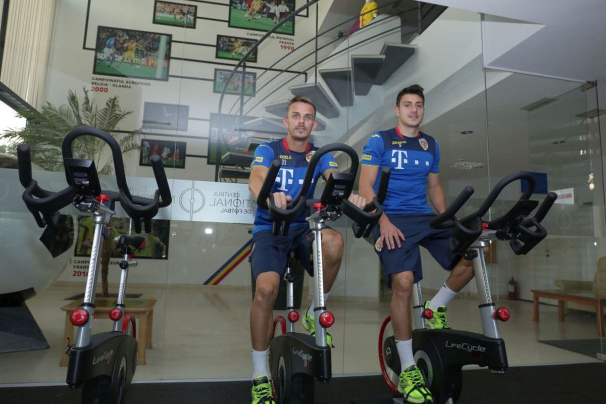 ROMÂNIA - NORVEGIA // FOTO Cosmin Contra și-a împărțit jucătorii în două tabere la antrenamentul de astăzi