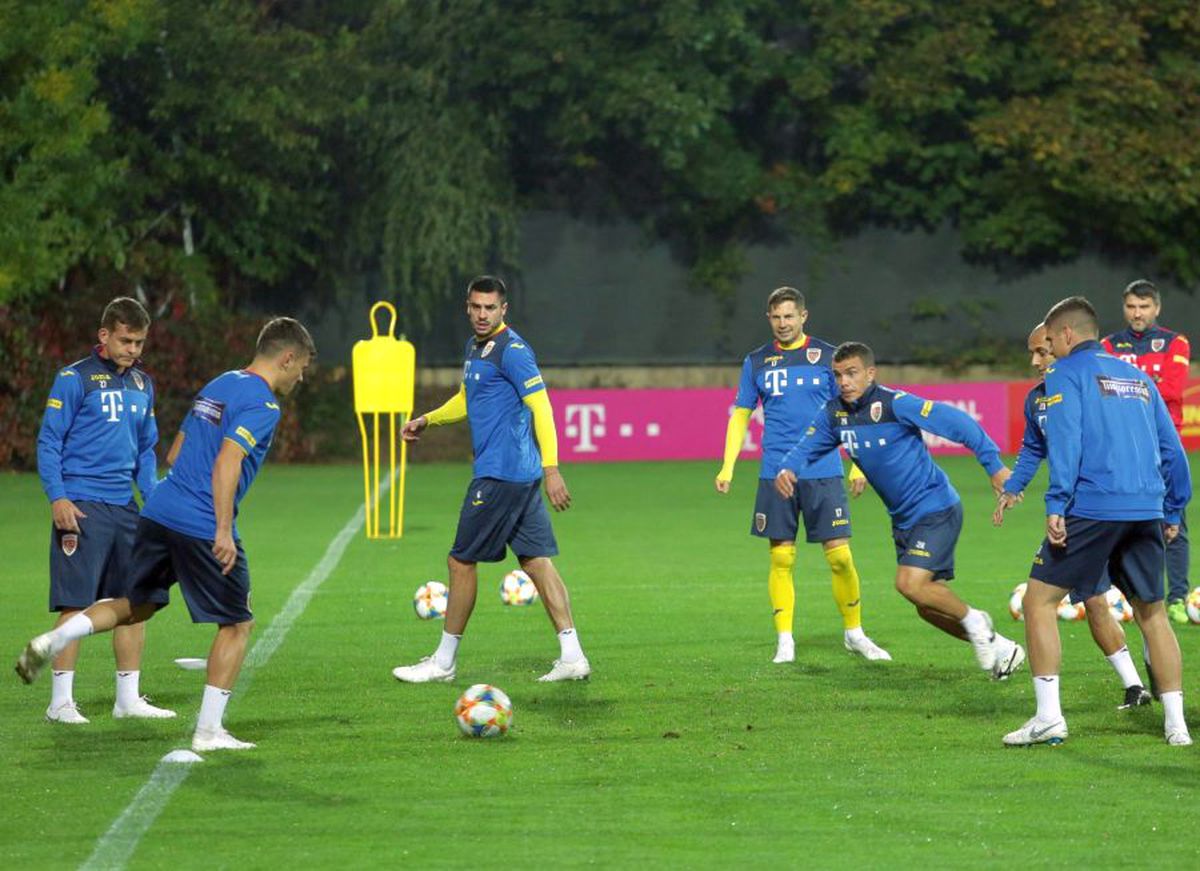 ROMÂNIA - NORVEGIA // FOTO Cosmin Contra și-a împărțit jucătorii în două tabere la antrenamentul de astăzi