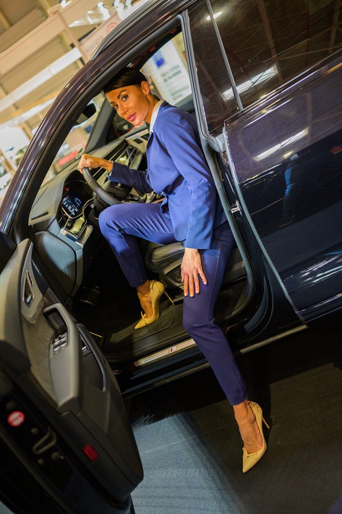 EXCLUSIV / VIDEO McLaren-ul lui Alibec, analizat la Salonul Auto București: „Dacă se duce zi de zi la antrenament cu el, are nevoie de maseuză”