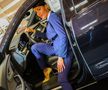 EXCLUSIV / VIDEO McLaren-ul lui Alibec, analizat la Salonul Auto București: „Dacă se duce zi de zi la antrenament cu el, are nevoie de maseuză”