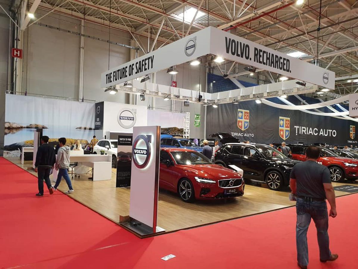 EXCLUSIV / VIDEO McLaren-ul lui Alibec, analizat la Salonul Auto București: „Dacă se duce zi de zi la antrenament cu el, are nevoie de maseuză”