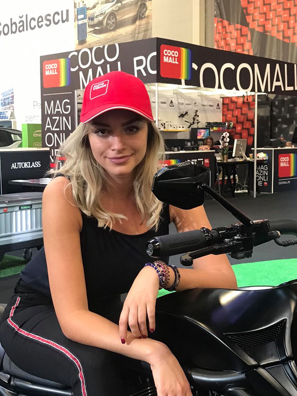 EXCLUSIV / VIDEO McLaren-ul lui Alibec, analizat la Salonul Auto București: „Dacă se duce zi de zi la antrenament cu el, are nevoie de maseuză”