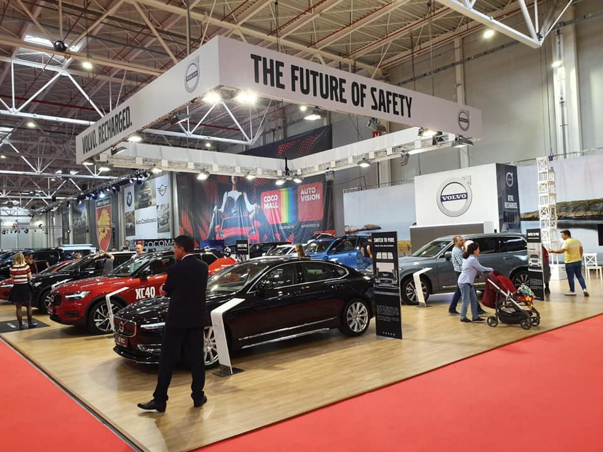 EXCLUSIV / VIDEO McLaren-ul lui Alibec, analizat la Salonul Auto București: „Dacă se duce zi de zi la antrenament cu el, are nevoie de maseuză”