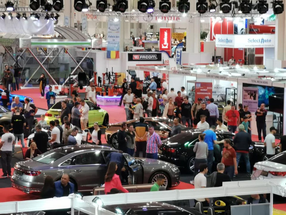 EXCLUSIV / VIDEO McLaren-ul lui Alibec, analizat la Salonul Auto București: „Dacă se duce zi de zi la antrenament cu el, are nevoie de maseuză”