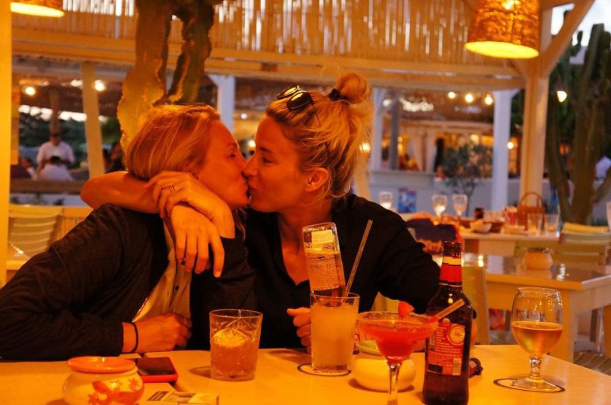 GALERIE FOTO Laura Nicoletta Vasilescu, prima handbalistă română care recunoaște că e gay: „Viitorul e al nostru! Te iubesc necondiționat”