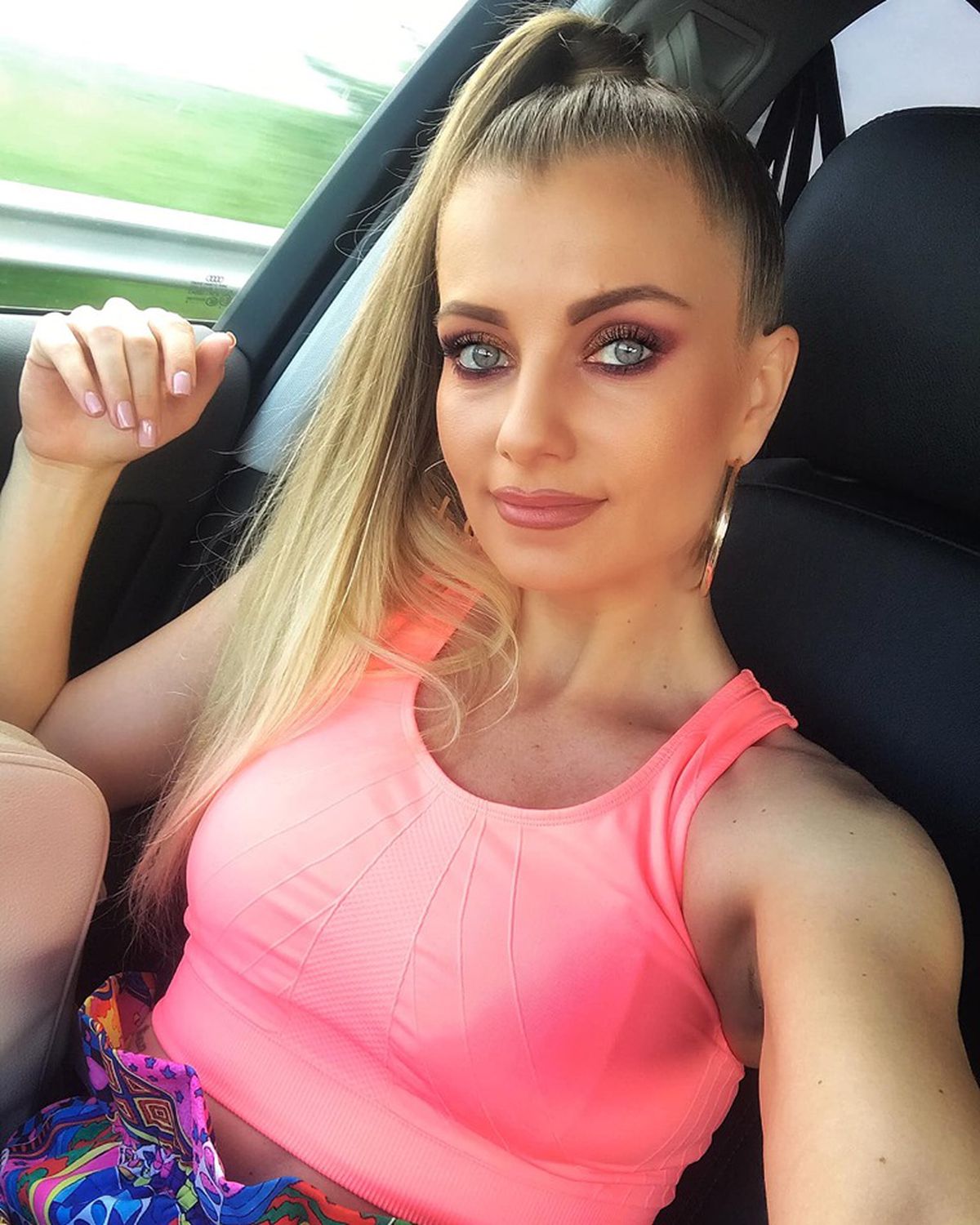 GALERIE FOTO Apariție INCENDIARĂ pentru Sylvia Sîrbu! Ea e artista cu un corp de invidiat care atrage bărbații ca un magnet: "Trag de mine şi dau şi ultima fărâmă de energie"