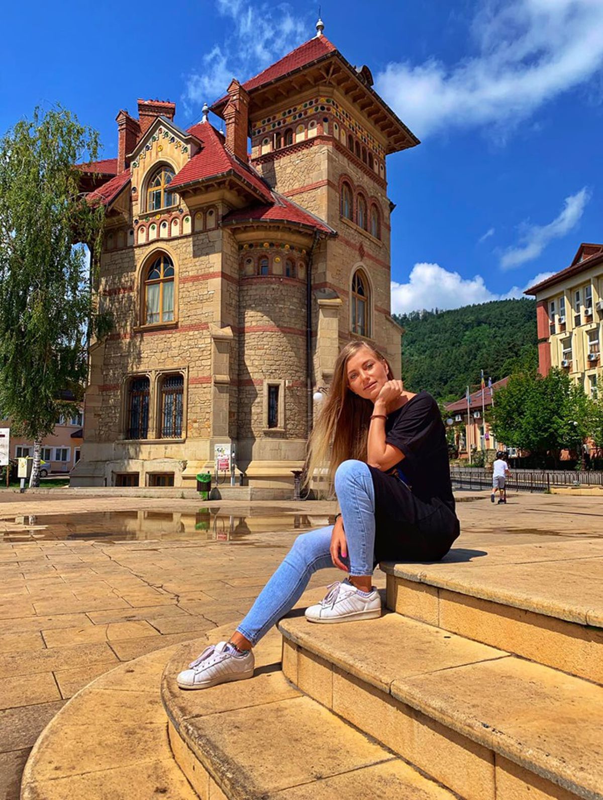 GALERIE FOTO Apariție INCENDIARĂ pentru Sylvia Sîrbu! Ea e artista cu un corp de invidiat care atrage bărbații ca un magnet: "Trag de mine şi dau şi ultima fărâmă de energie"