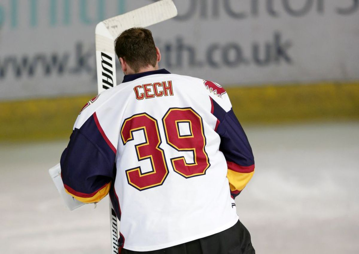 GALERIE FOTO + VIDEO Petr Cech, prestație senzațională la primul său meci în hochei: performanța reușită la debut