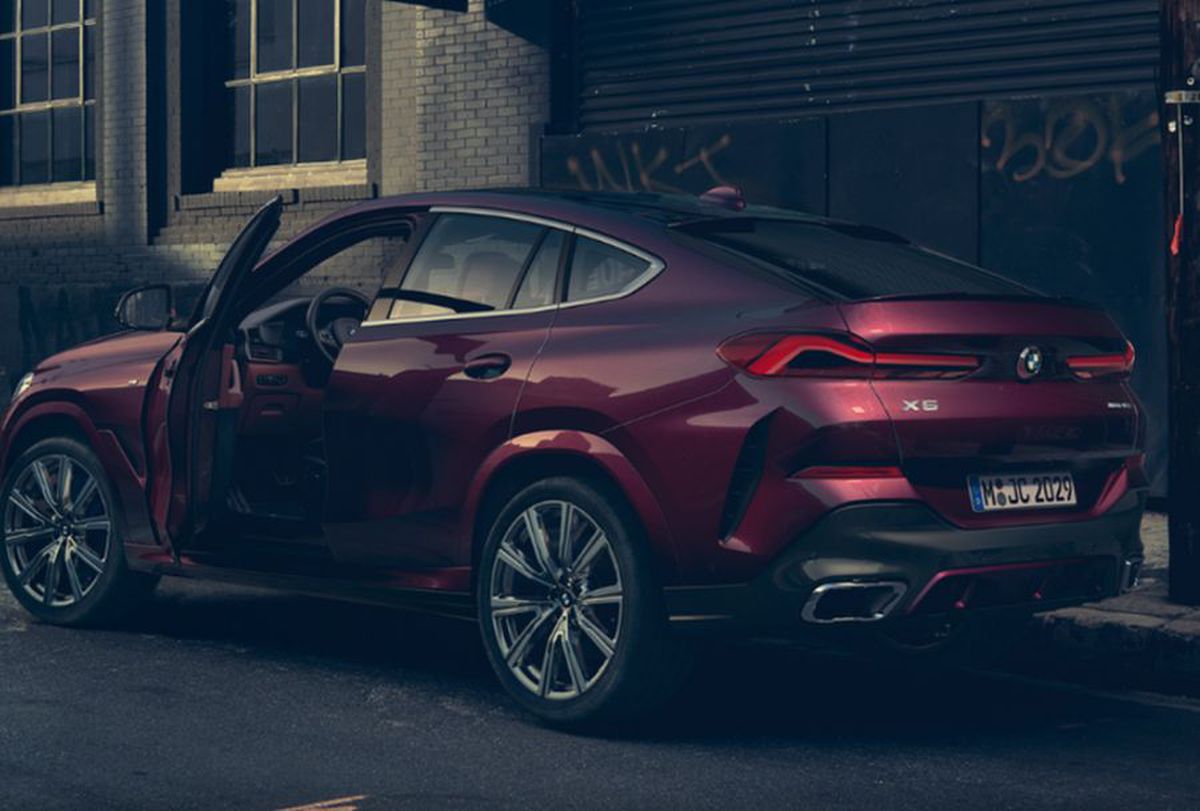 FCSB // VIDEO Gigi Becali, cadou de 100.000 de euro pentru Alexandru Tudor! Fostul arbitru a primit un BMW de 500 de cai putere