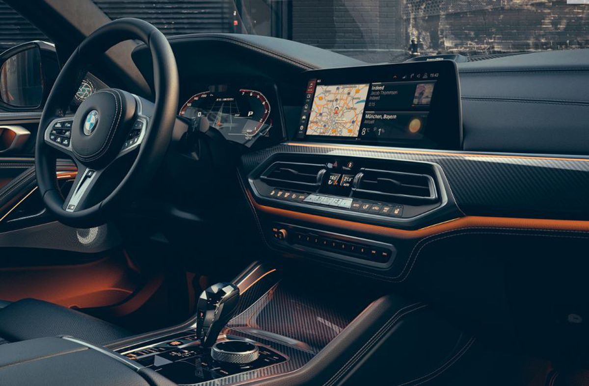 FCSB // VIDEO Gigi Becali, cadou de 100.000 de euro pentru Alexandru Tudor! Fostul arbitru a primit un BMW de 500 de cai putere