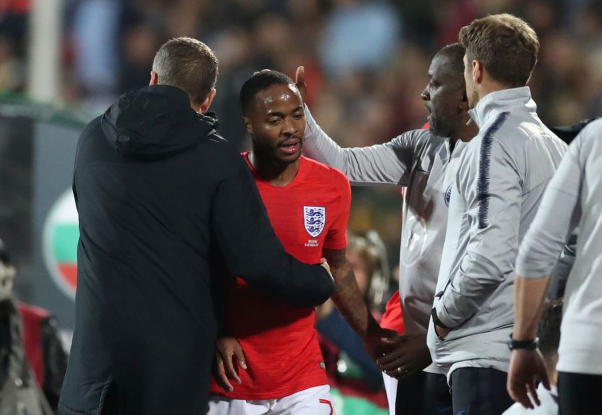 BULGARIA - ANGLIA 0-6 // Meci cu probleme la Sofia: fanii Bulgariei, scandări rasiste și saluturi naziste la meciul cu Anglia! Englezii au dat 6 goluri