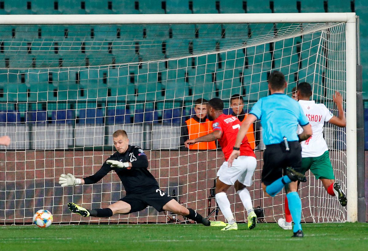 BULGARIA - ANGLIA 0-6 // Meci cu probleme la Sofia: fanii Bulgariei, scandări rasiste și saluturi naziste la meciul cu Anglia! Englezii au dat 6 goluri