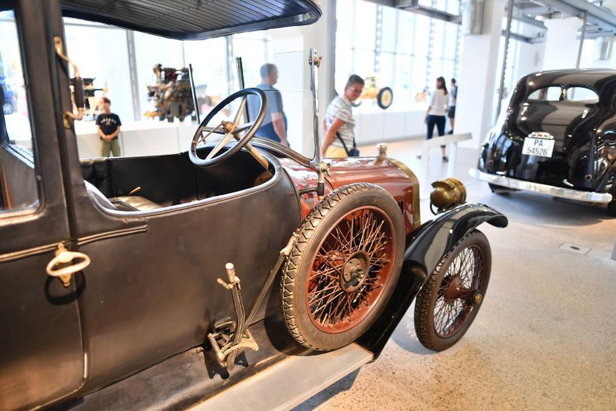 Am vizitat Muzeul Skoda din Cehia: 350 de modele cu o istorie fabuloasă