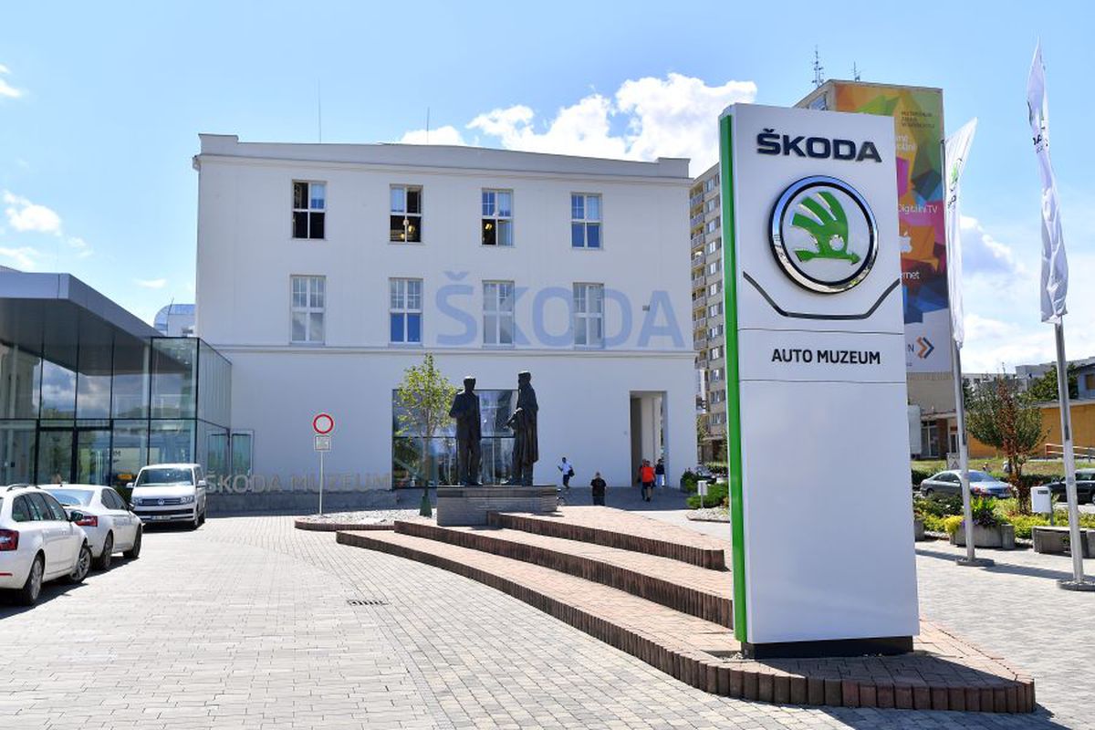 MLADA - FCSB // VIDEO + FOTO Am vizitat Muzeul Skoda din Cehia: 350 de modele cu o istorie fabuloasă
