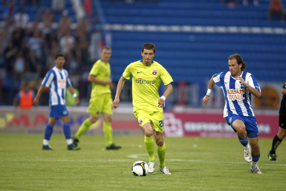 FOTO Aroganță la CSA Steaua » Le-au „clonat” tricourile echipei lui Gigi Becali!