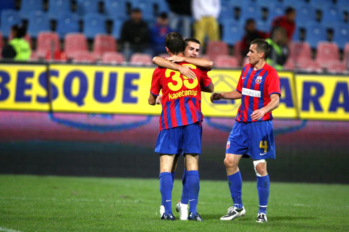 FOTO Aroganță la CSA Steaua » Le-au „clonat” tricourile echipei lui Gigi Becali!