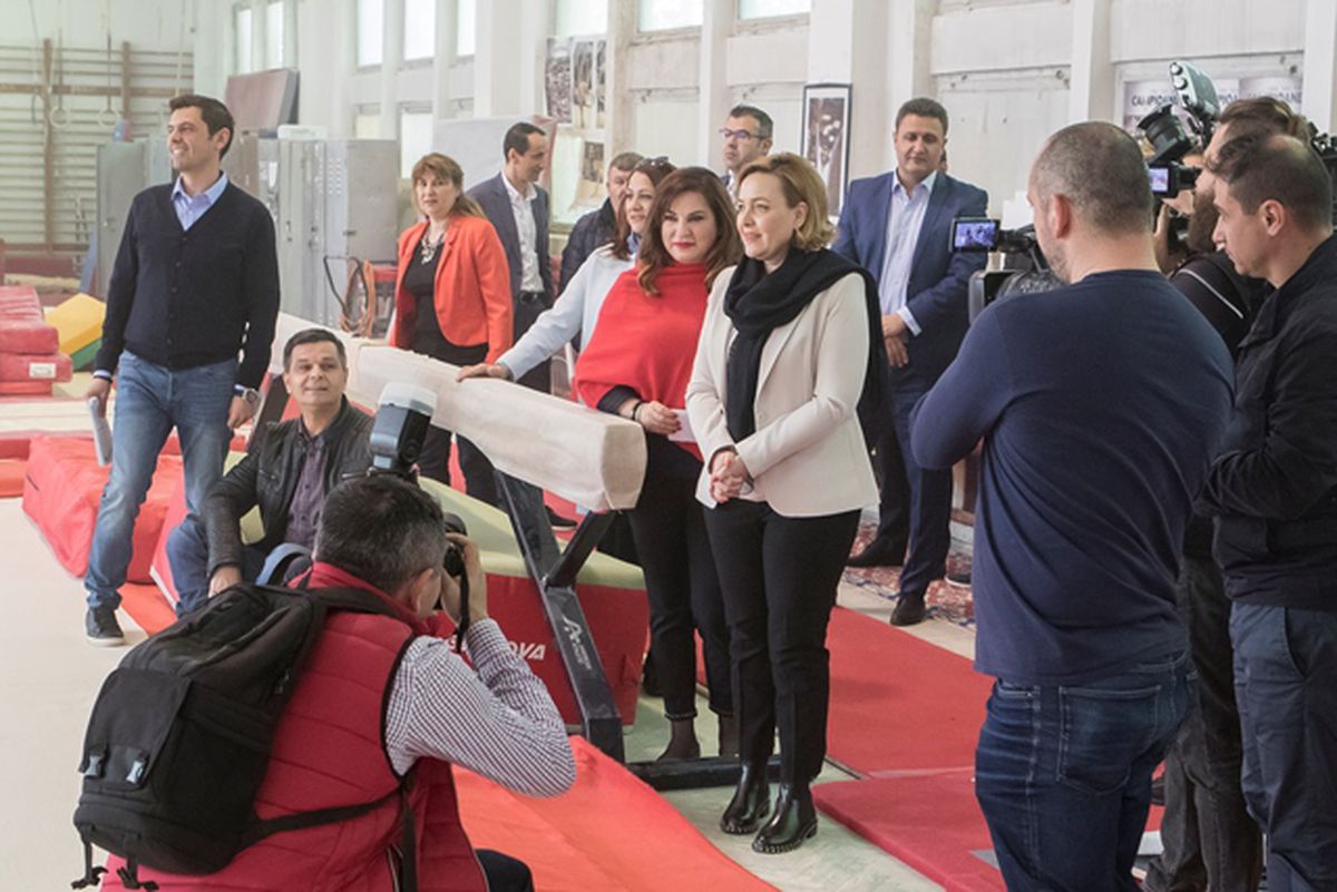 VIDEO Dezastru total la sala Dinamo: șoareci, ploaie, igrasie, jeg!