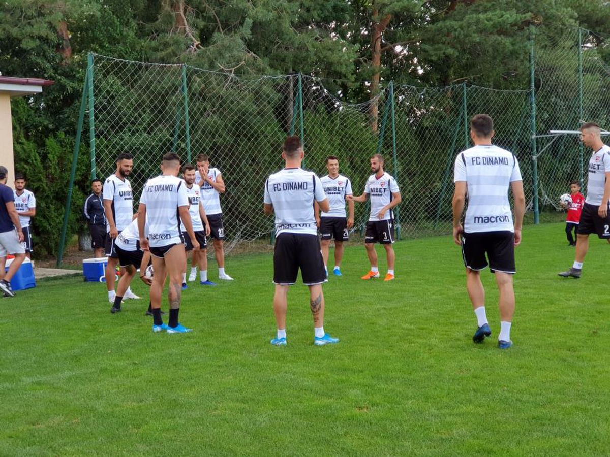 CHINDIA TÂRGOVIȘTE - DINAMO // VIDEO + FOTO Surpriză la Dinamo: 10 jucători la control antidoping » Ce vedetă a venit la antrenament