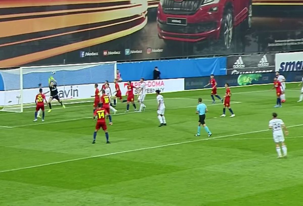 MLADA BOLESLAV - FCSB // FOTO Fază controversată în finalul primei reprize! Cehilor li s-a anulat un gol pentru fault în atac