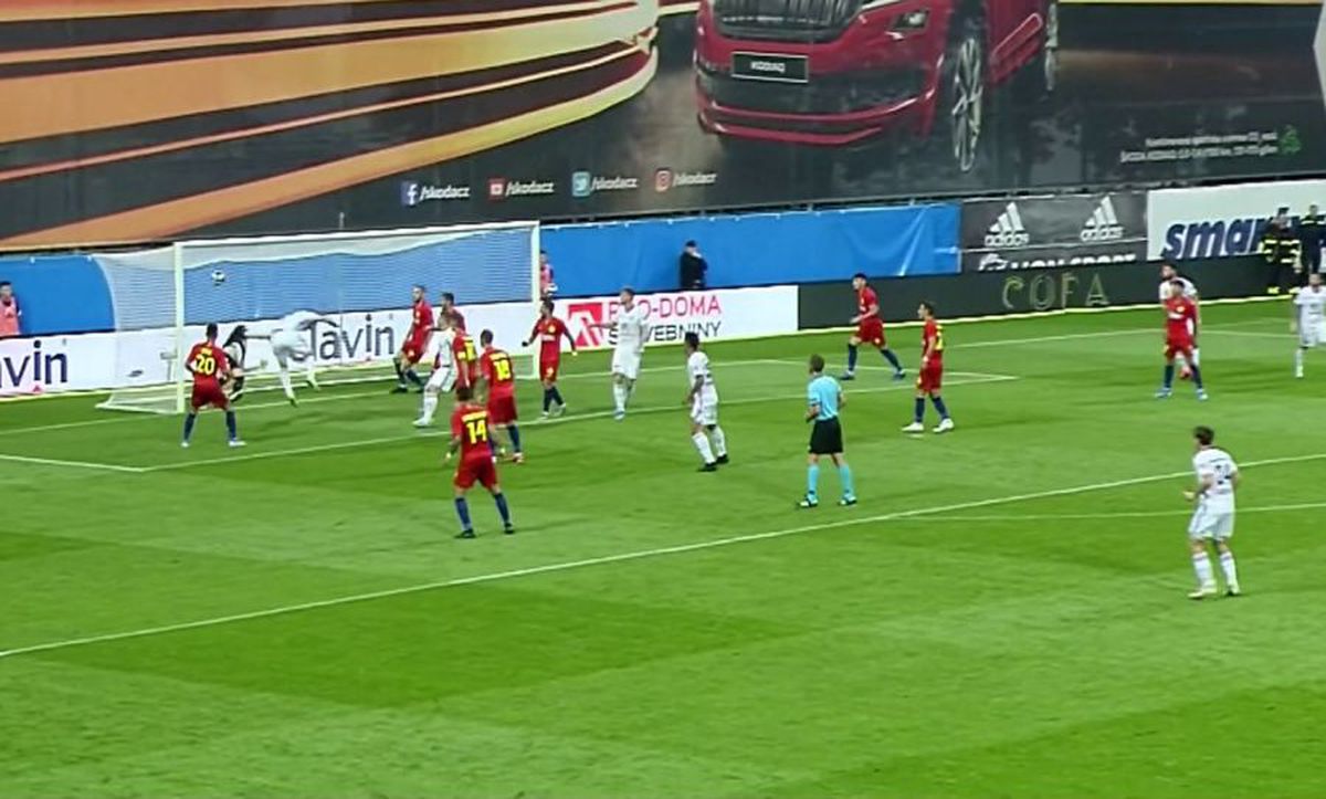 MLADA BOLESLAV - FCSB // FOTO Fază controversată în finalul primei reprize! Cehilor li s-a anulat un gol pentru fault în atac