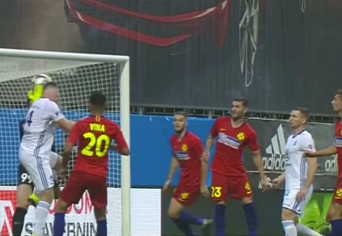 MLADA BOLESLAV - FCSB // FOTO Fază controversată în finalul primei reprize! Cehilor li s-a anulat un gol pentru fault în atac