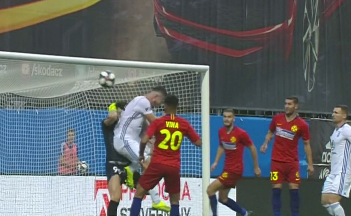 MLADA BOLESLAV - FCSB // FOTO Fază controversată în finalul primei reprize! Cehilor li s-a anulat un gol pentru fault în atac