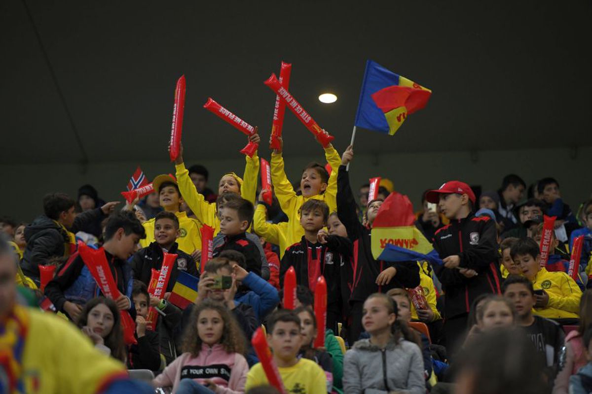 ROMÂNIA - NORVEGIA // VIDEO + FOTO Moment FANTASTIC pe Arena Națională! Imnul României a răsunat mai tare ca niciodată din glasurile celor 30.000 de copii