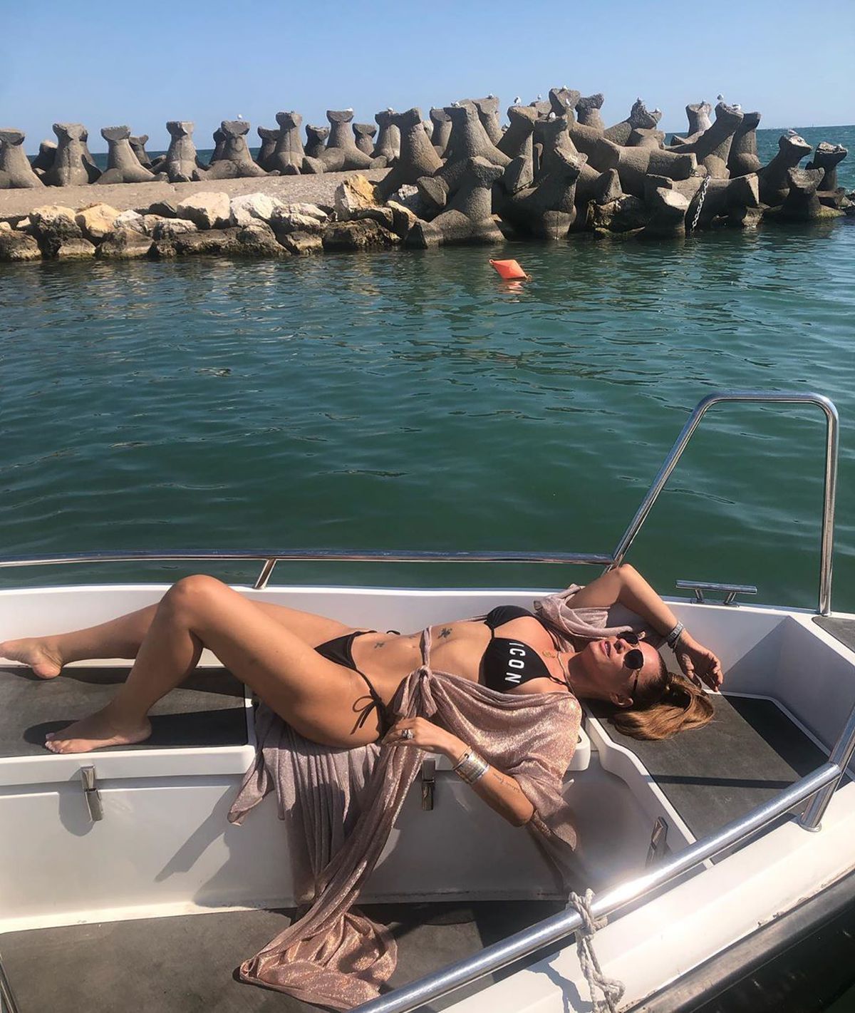 GALERIE FOTO Anamaria Prodan, fără limite pe Instagram: s-a pozat complet goală și a postat poza!