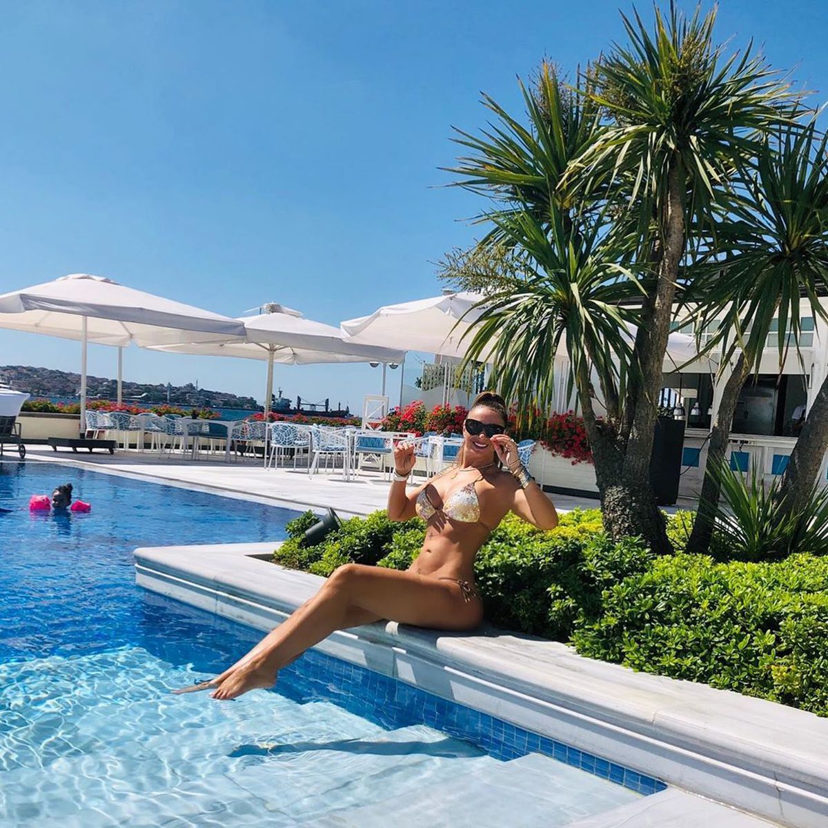 GALERIE FOTO Anamaria Prodan, fără limite pe Instagram: s-a pozat complet goală și a postat poza!