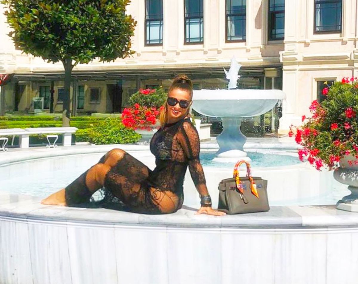 GALERIE FOTO Anamaria Prodan, fără limite pe Instagram: s-a pozat complet goală și a postat poza!