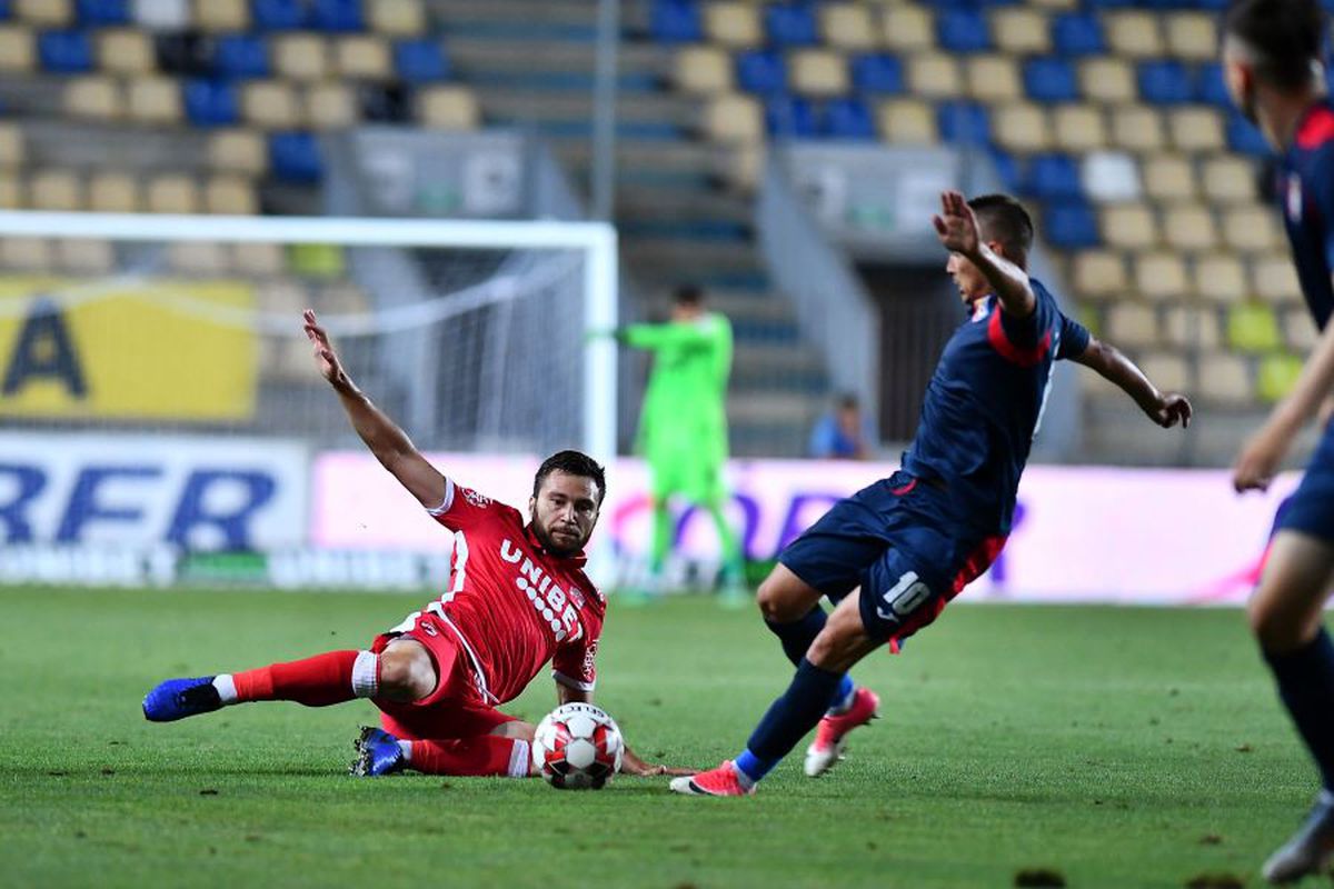 CHINDIA TÂRGOVIȘTE - DINAMO 3-2 // VIDEO+FOTO Uhrin n-a schimbat nimic! Roș-albii pierd contra Chindiei și revin pe ULTIMUL LOC
