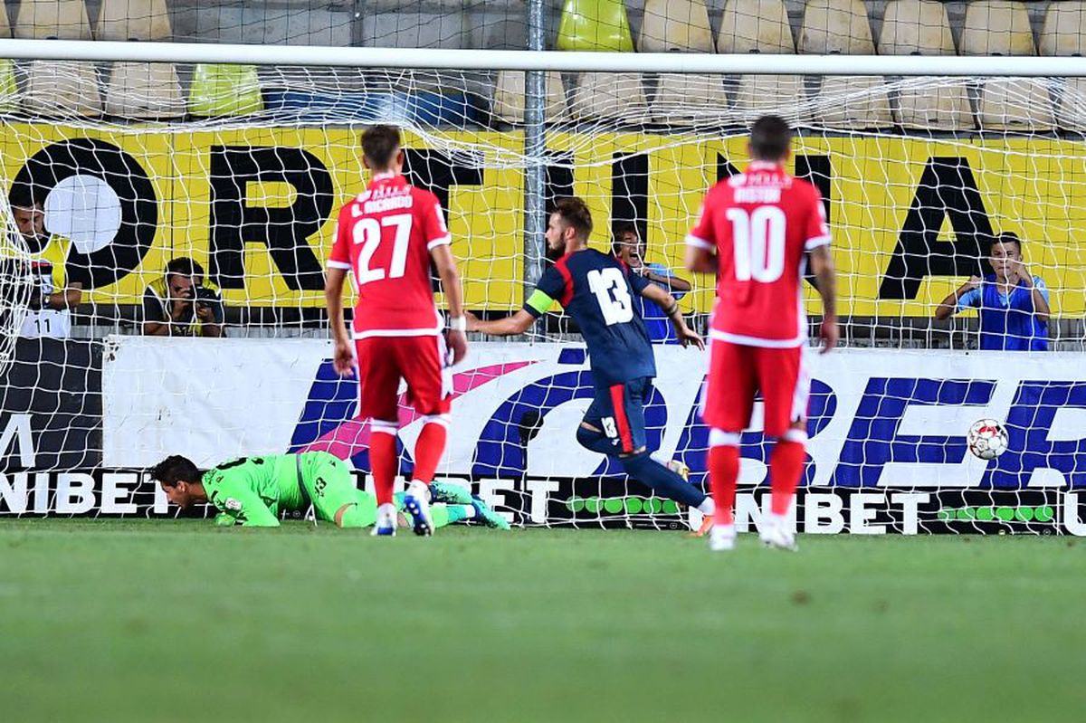 CHINDIA TÂRGOVIȘTE - DINAMO 3-2 // VIDEO+FOTO Uhrin n-a schimbat nimic! Roș-albii pierd contra Chindiei și revin pe ULTIMUL LOC