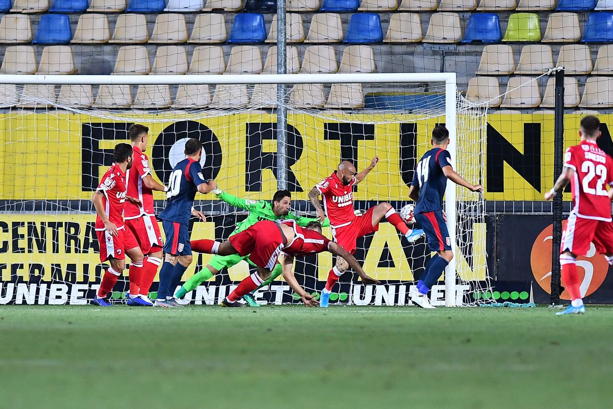 CHINDIA TÂRGOVIȘTE - DINAMO 3-2 // VIDEO+FOTO Uhrin n-a schimbat nimic! Roș-albii pierd contra Chindiei și revin pe ULTIMUL LOC